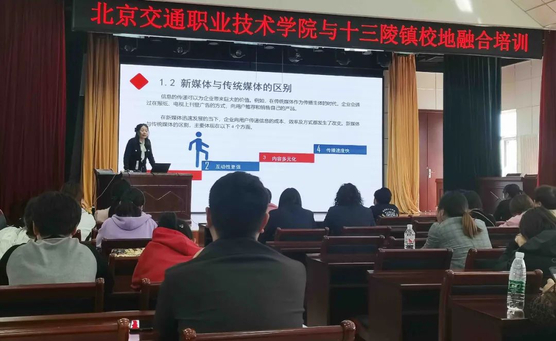 会议室里的人们描述已自动生成